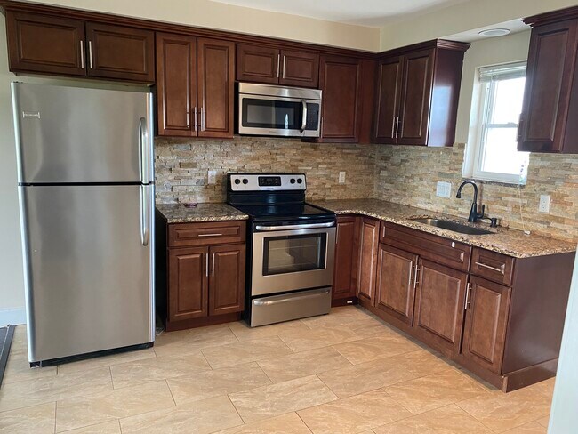cabinet Furnished Apartments for Rent in Bloomfield MI