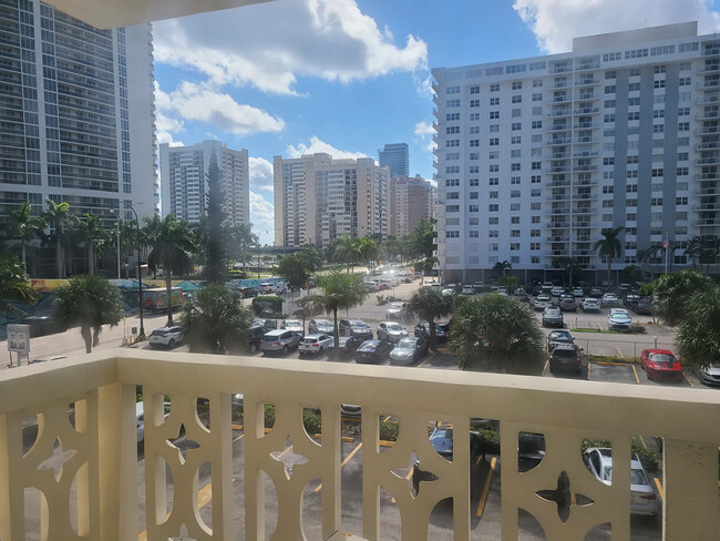Building Photo - 1825 S Ocean Dr
