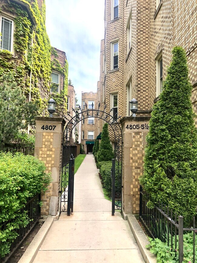 Foto del edificio - 4807 N Hermitage Ave