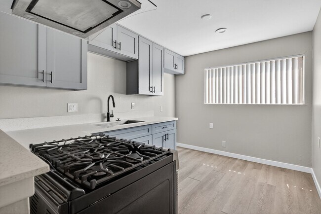 Building Photo - 10442 Lampson Ave