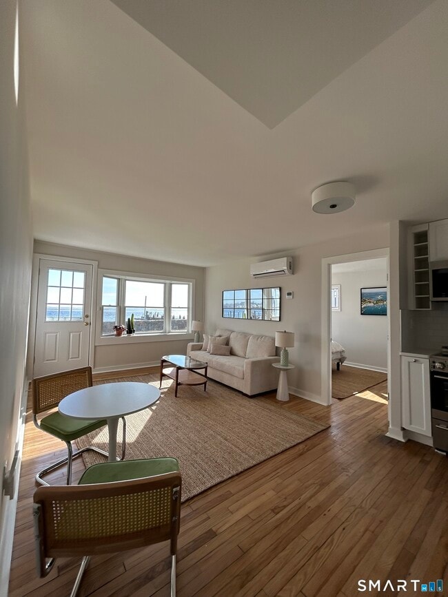 Building Photo - 17 Hancox St