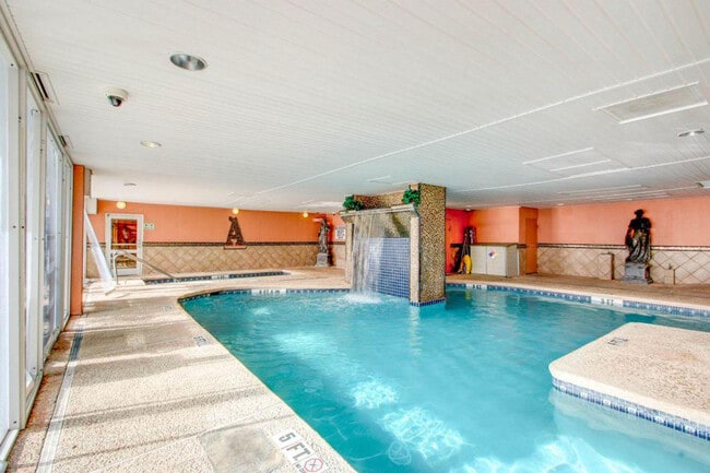 Foto del edificio - 647 N Creekside Dr