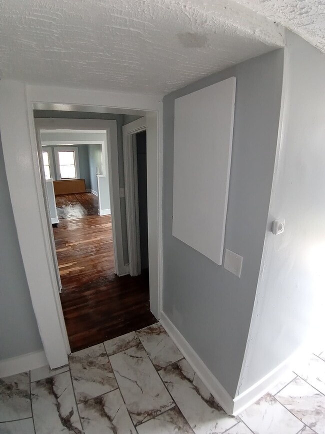 Building Photo - 65 Saratoga Ave
