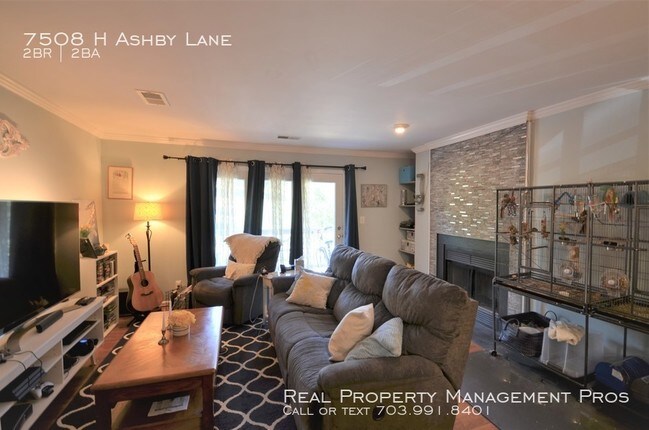 Foto del edificio - Beautifully Remodeled Kingstowne Condo!