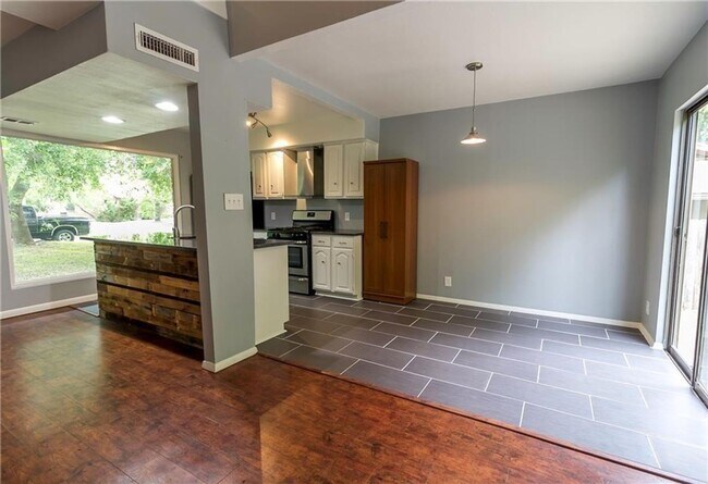 Foto del edificio - 3901 Knollwood Dr