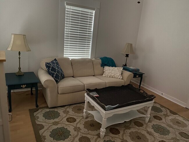 Foto del edificio - 1009 Gillespie St