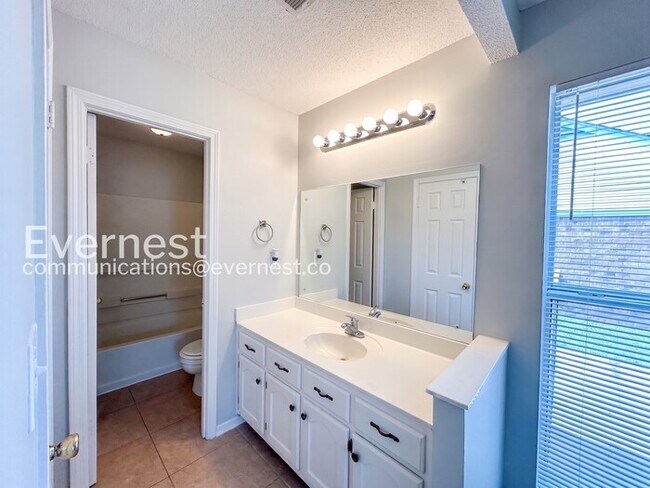 Foto del edificio - 6230 Somerset Dr