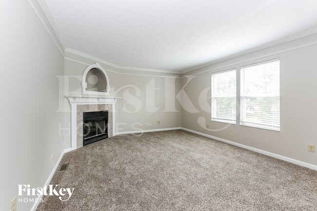 Building Photo - 81 Roxbury Dr