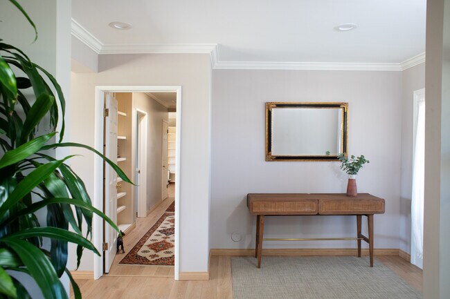 Foto del edificio - 16 Crestwind Dr