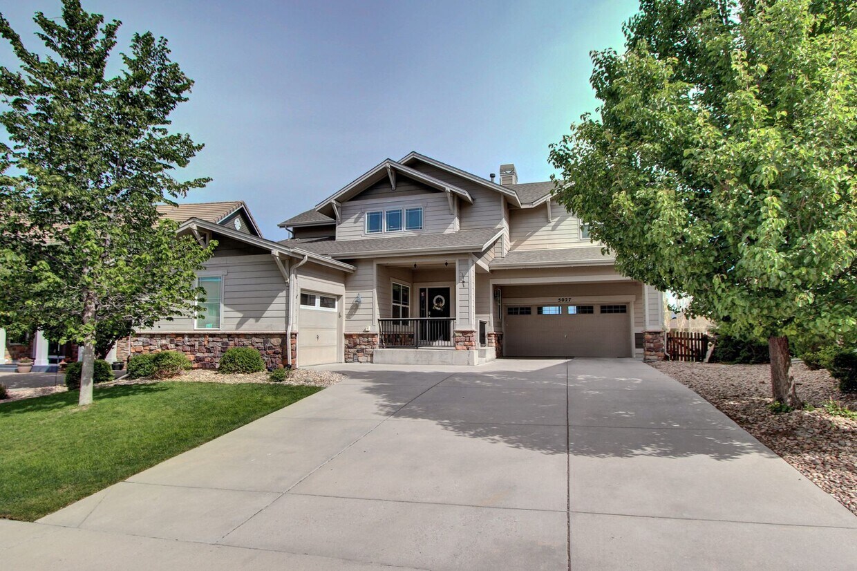 Huge 4 Bedroom "Meadows of Castle Rock" Ho... House Rental in Castle Rock, CO