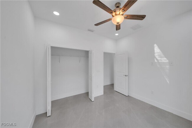 Building Photo - 3715 Sunset Rd