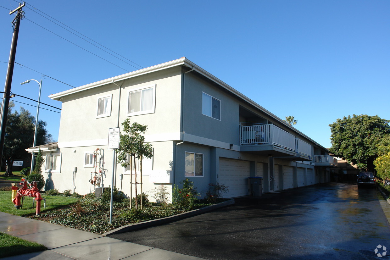 Building Photo - 3845 Blackford Ave