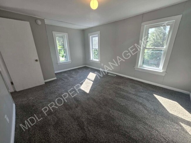 Building Photo - 3-Bedroom House in Saginaw