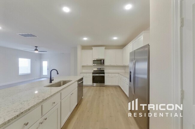 Building Photo - 1104 Dye Blvd