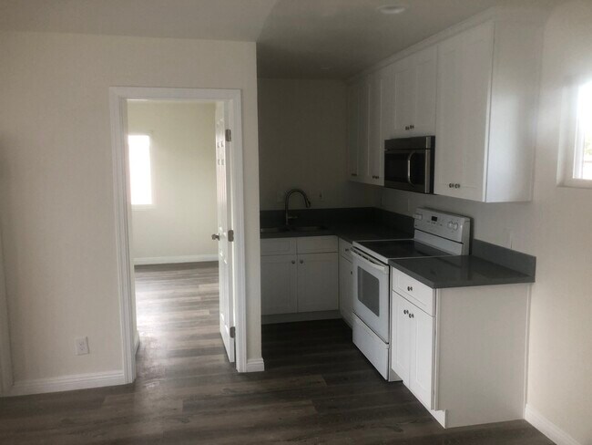 Building Photo - 1027 Glenshaw Dr