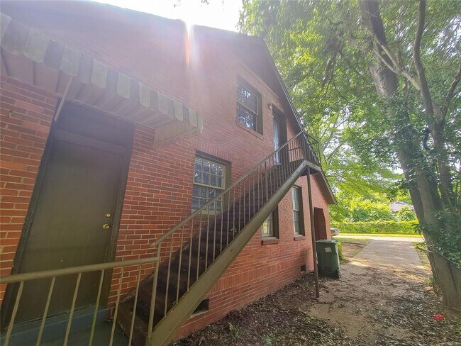 Foto del edificio - 2305 Yancey Ave