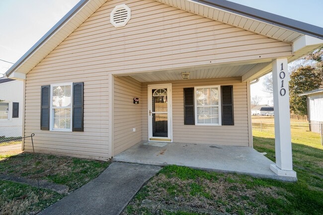 Building Photo - 2 bed/1 bath site built home