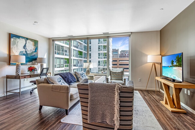 Building Photo - Ovation 309