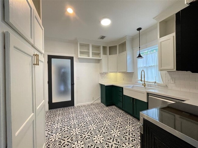 Building Photo - 310 W Sidnor St
