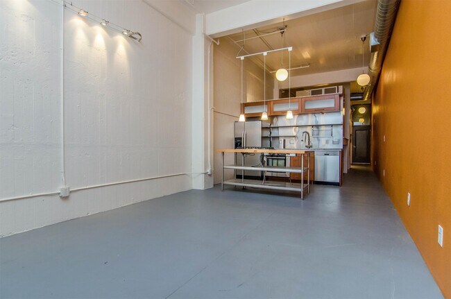 Building Photo - 163 W 200 S