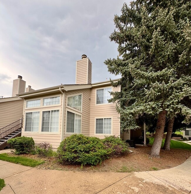 2 Bedroom 1 Bath In Aurora Available NOW!! - 2 Bedroom 1 Bath In Aurora Available NOW!! House