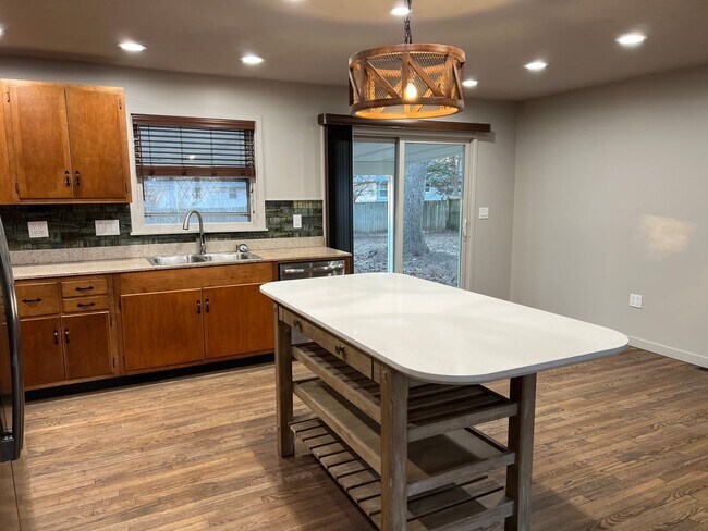 Foto del edificio - Newly Remodeled Property in Southeast Springfield