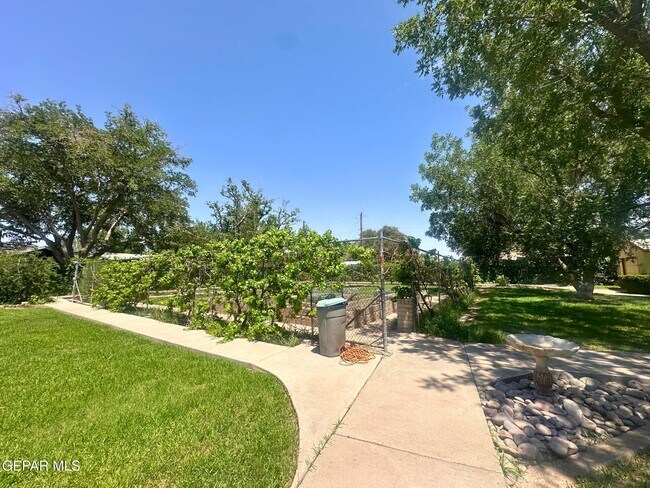 Building Photo - 1067 Villa Linda Way