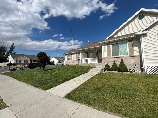 Building Photo - 3576 N Canary Way