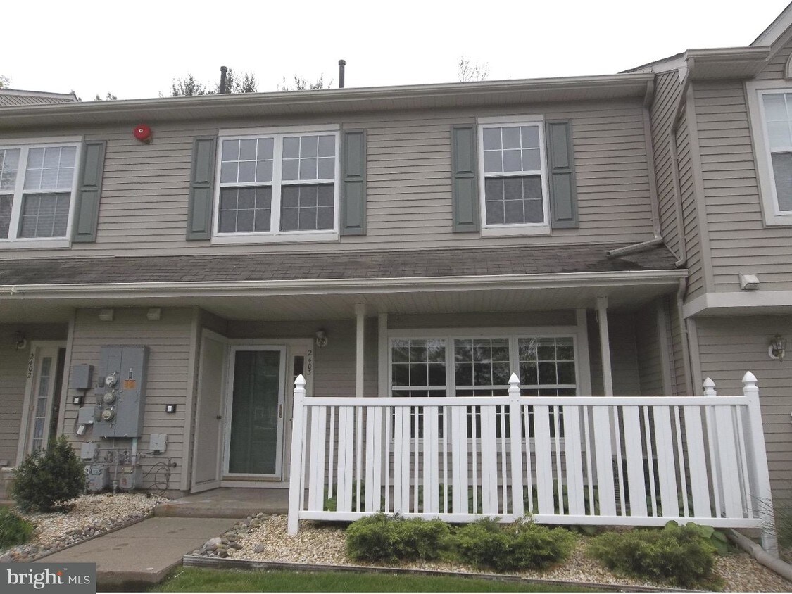 Foto principal - 2403 Beacon Hill Dr