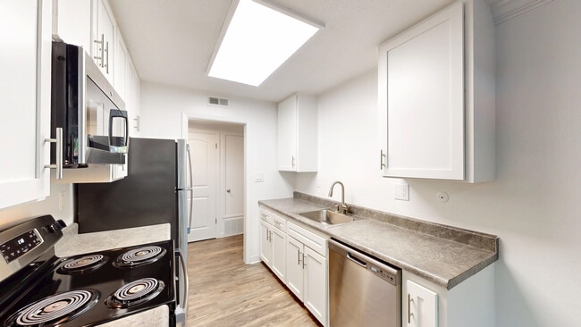 Foto del edificio - 823 Las Gallinas Ave