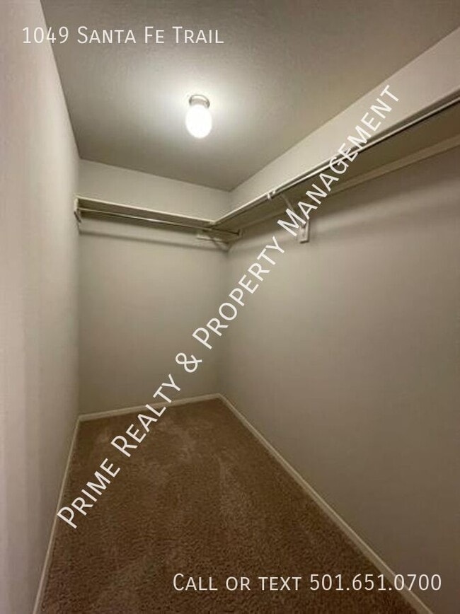 Building Photo - 1049 Santa Fe Trl