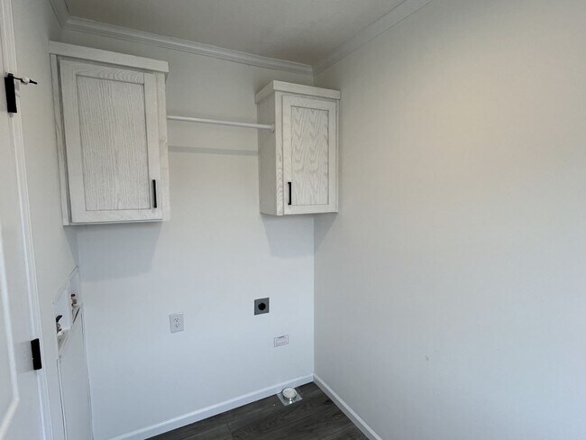 Building Photo - 9 Swan Ln