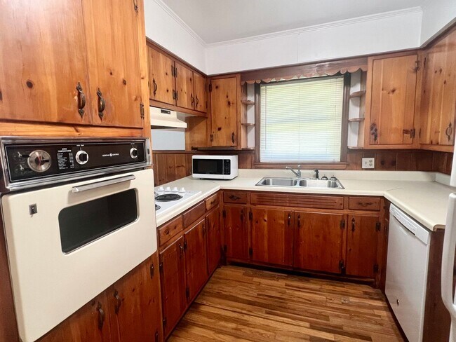 Building Photo - Two bedroom, 1 bath house in Graham