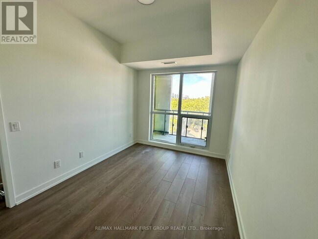 Building Photo - 181-181 Sheppard Ave E