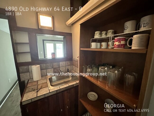 Foto del edificio - Ready Now !!Hayesville.  Includes utilities!!