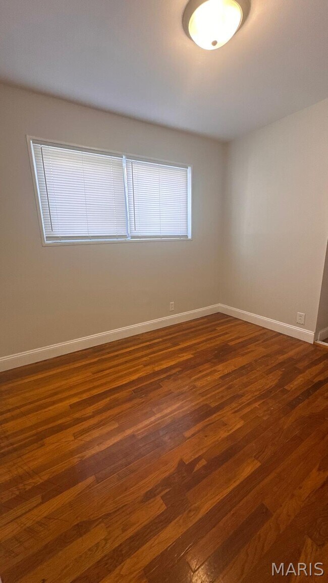 Foto del edificio - 3437 Elmhurst Dr