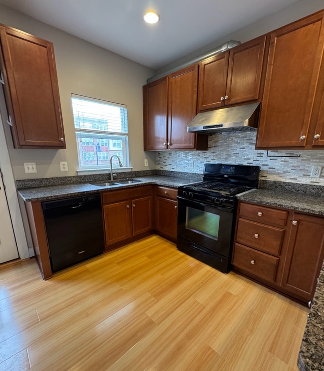 Building Photo - 5712 45th Ave