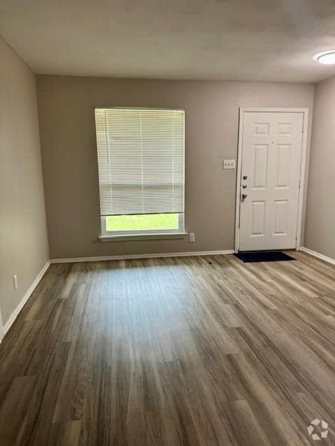 Building Photo - 12400 Tree Line Dr