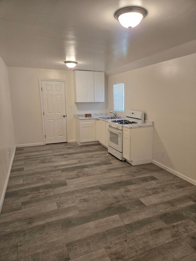 Foto del edificio - Downtown Modesto Studio for Rent