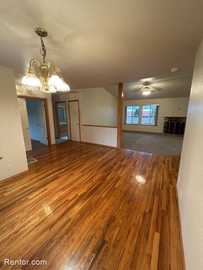 Foto del edificio - 3 br, 2 bath House - 4163 Cedar Street