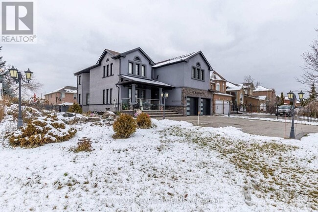 Photo du bâtiment - 987-BSMT-987 Bristol Rd W