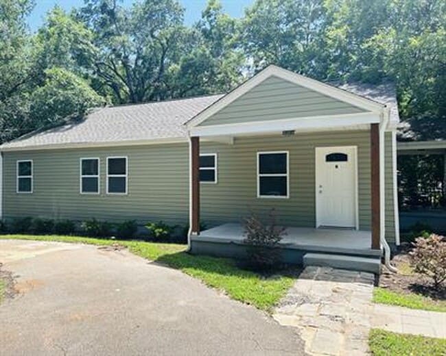 Building Photo - 2/1 Available Now Conveniently Located In Cherrydale!