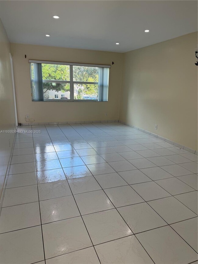 Foto del edificio - 5061 W Oakland Park Blvd