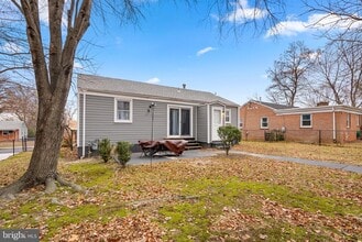 Building Photo - 3906 70th Ave