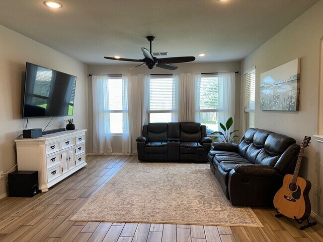 Building Photo - 7508 Gangway Dr