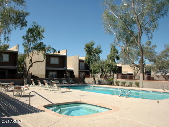 Building Photo - 2825 E Paradise Ln