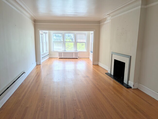 Building Photo - 325 Kedzie St