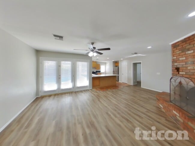 Building Photo - 4809 W Cochise Dr