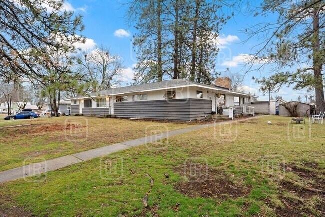 Building Photo - 7313 E 6th Ave