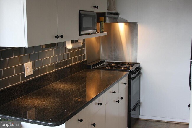 Foto del edificio - 2059 N Woodstock St